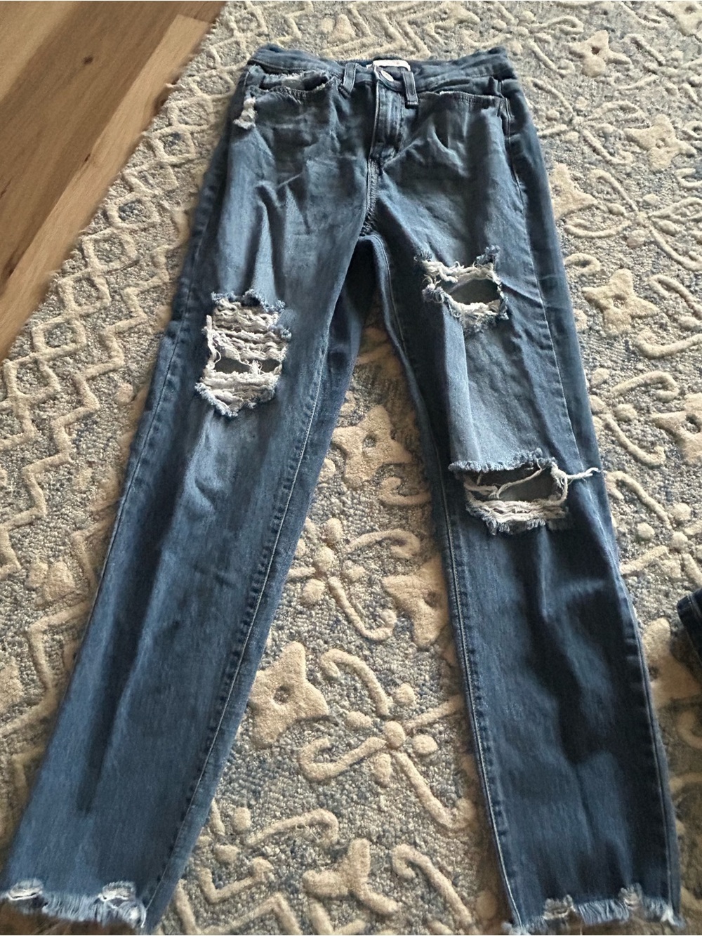 Distressed high rise mom jeans Women's Blue Ripped Jeans- size 1/25